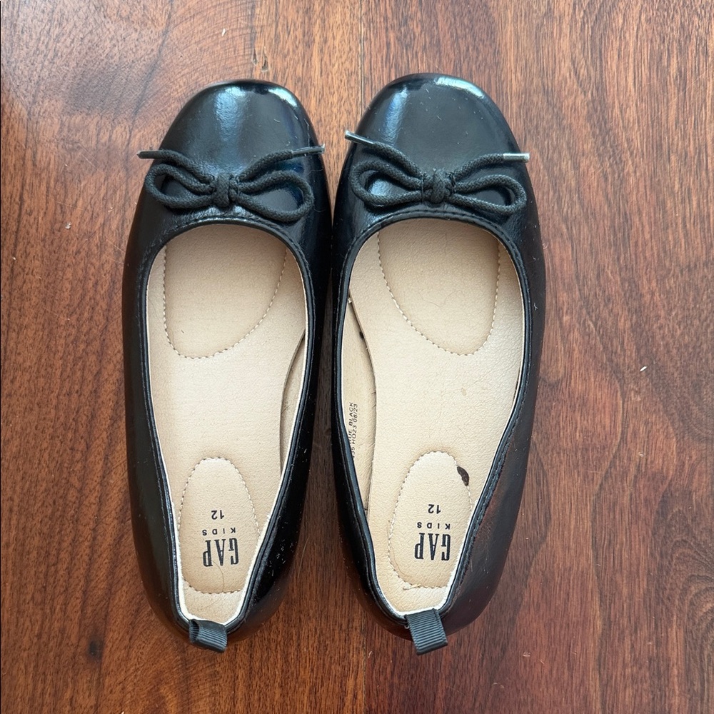 GAP Glossy Black Ballet Flats with Bow